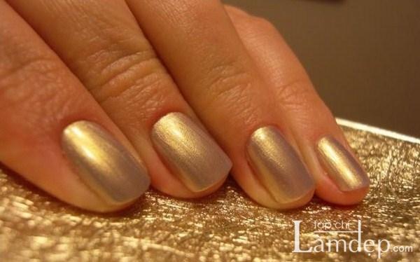 25 mẫu nail màu metallic đẹp- độc- lạ