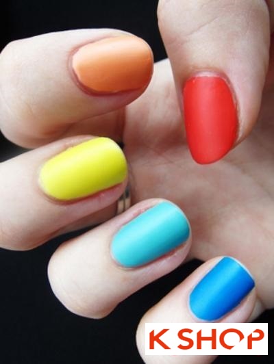 Cách sơn móng tay màu neon đơn giản tại nhà cho bạn nữ