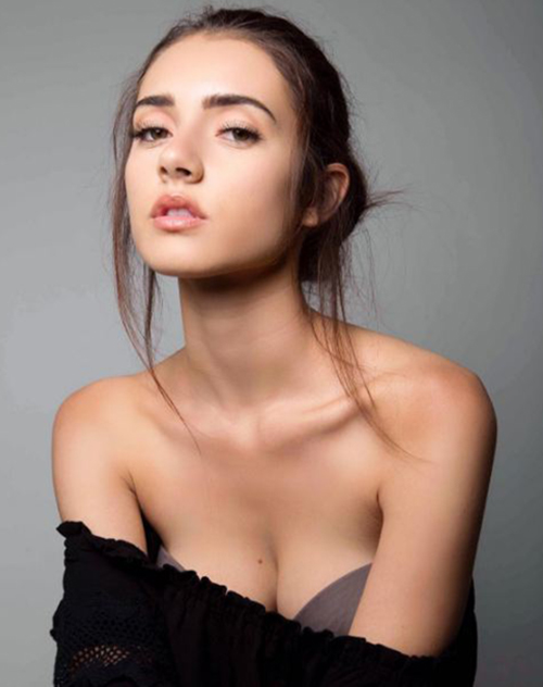 Ngắm vẻ đẹp sexy của cô gái 18 tuổi khiến cộng đồng việt điên đảo 