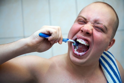 7 thói quen khiến hàm răng vàng ố lắm nha chu và dễ bị sâu