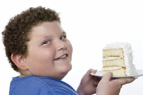 Trẻ béo phì ăn gì để giảm cân 