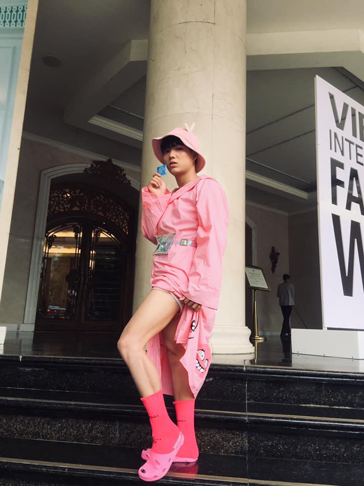 Một ca khó trên đường phố của vietnam international fashion week