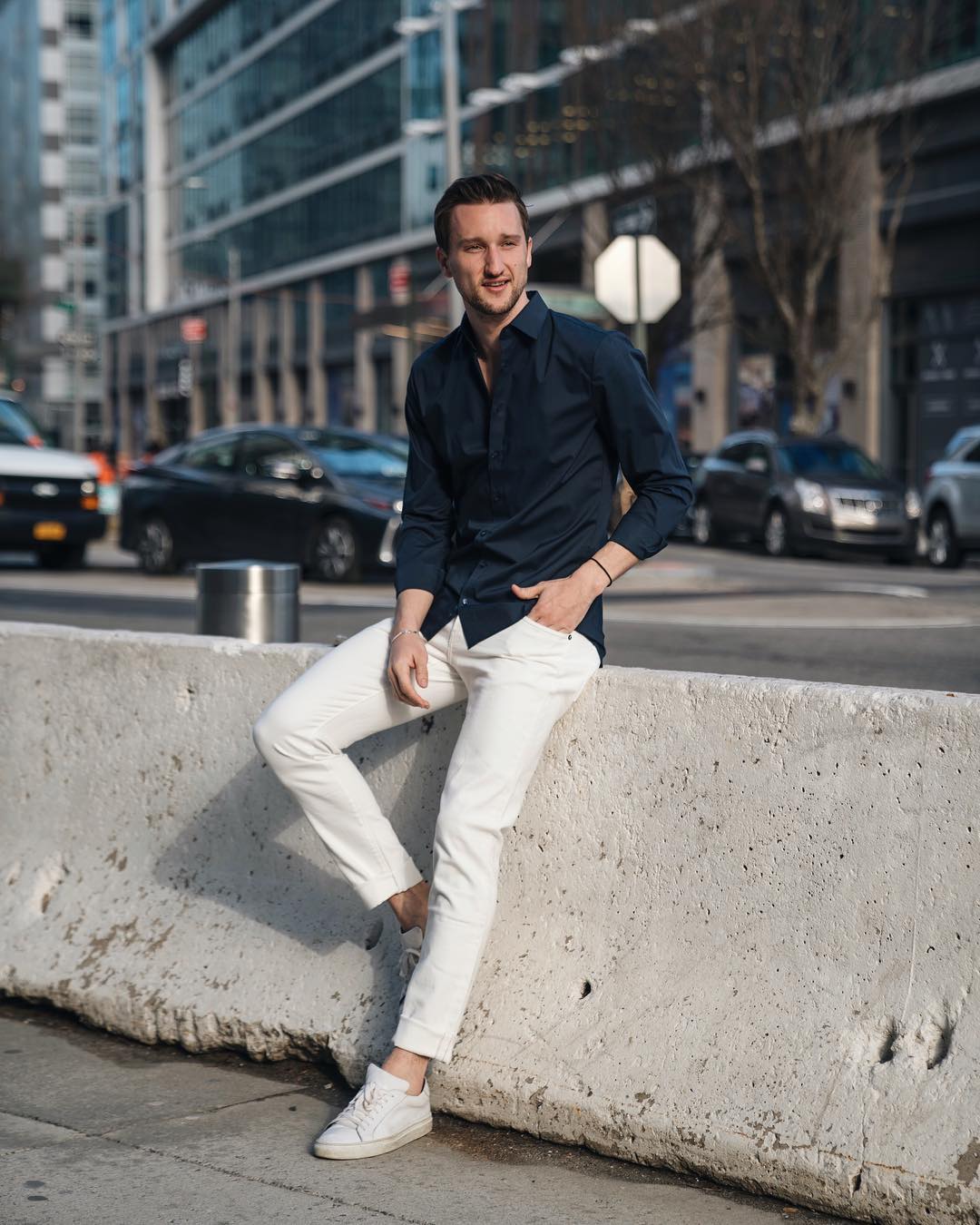 8 cách phối quần jeans trắng phong cách từ fashionista marcel floruss