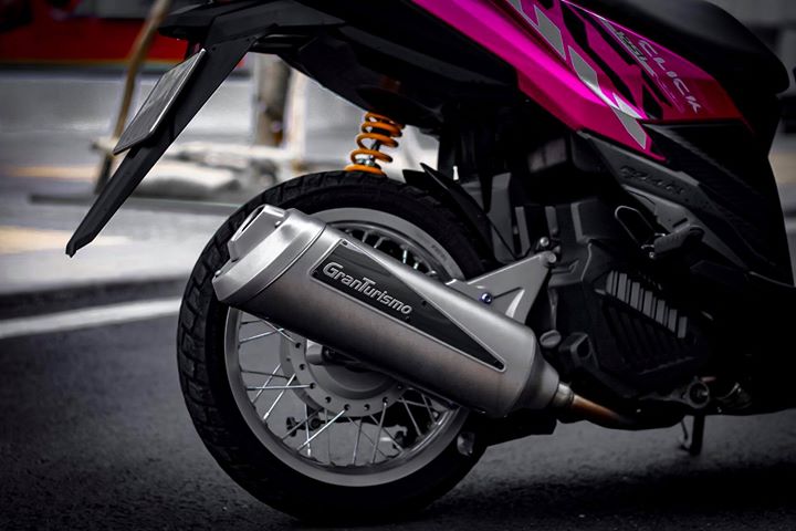 Honda click độ với phong cách hồng đen dọn phong cách