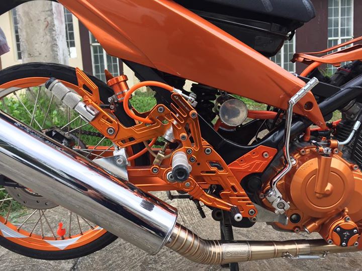 Raider 150 cơn lốc màu da cam phong cách của biker nước bạn